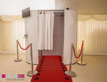 Capture Cube Enclosed Photo Booth